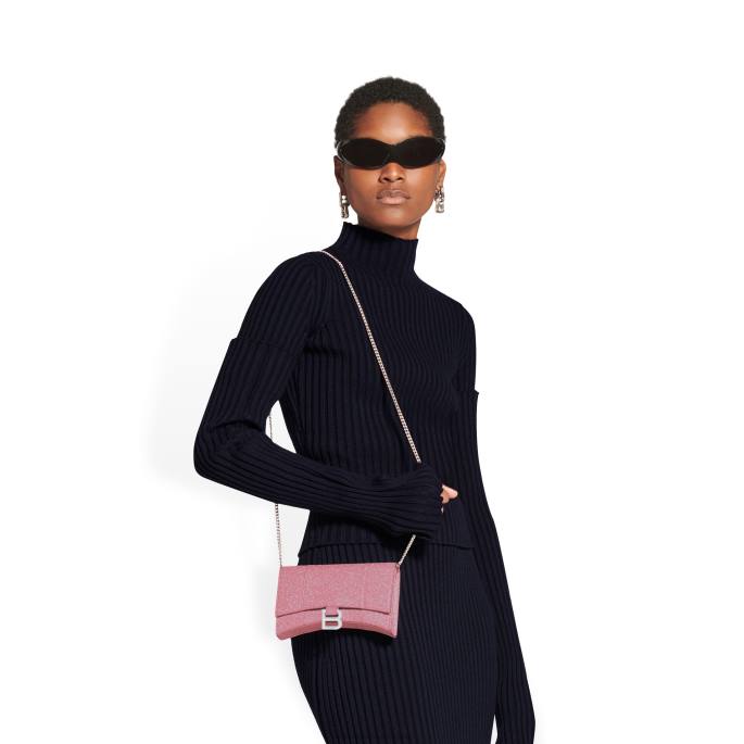 Ženska denarnica s peščeno uro xs na verižici iz bleščečega blaga Balenciaga roza N4DP391